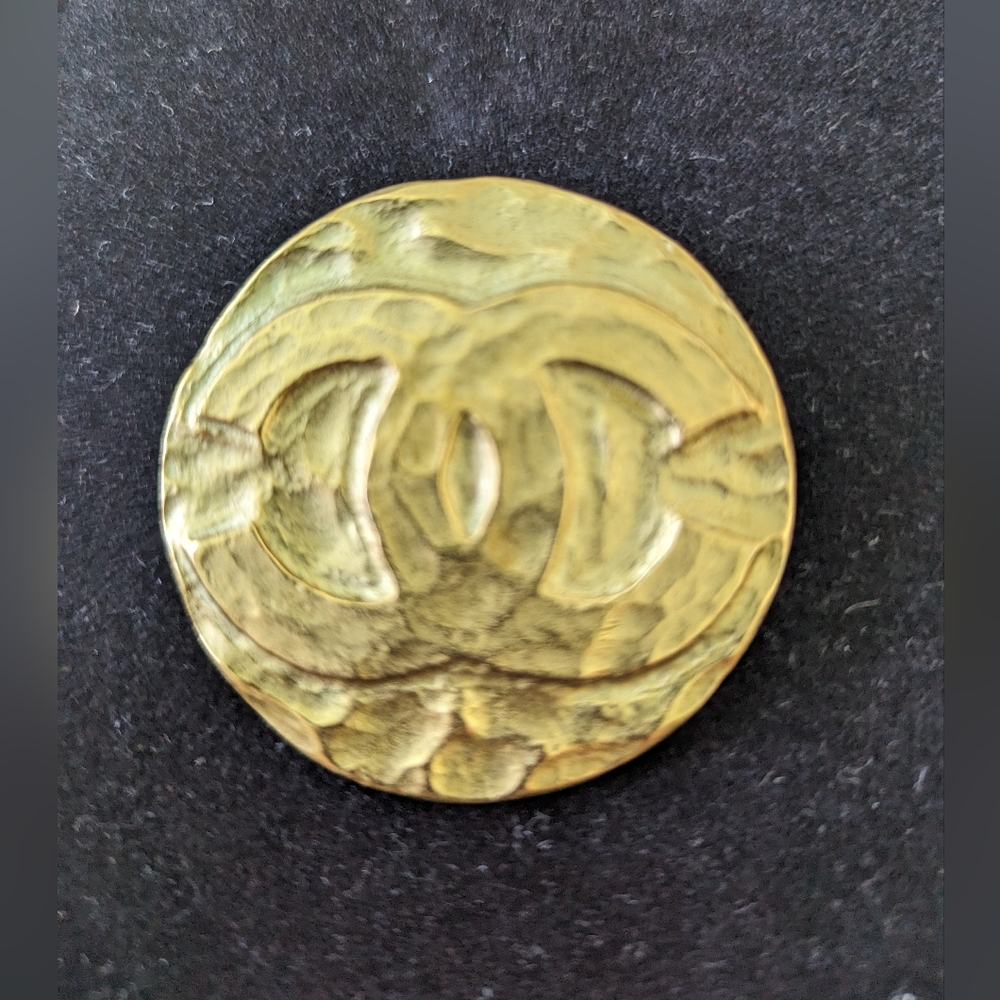 Vintage Chanel CC Medallion 94P brooch